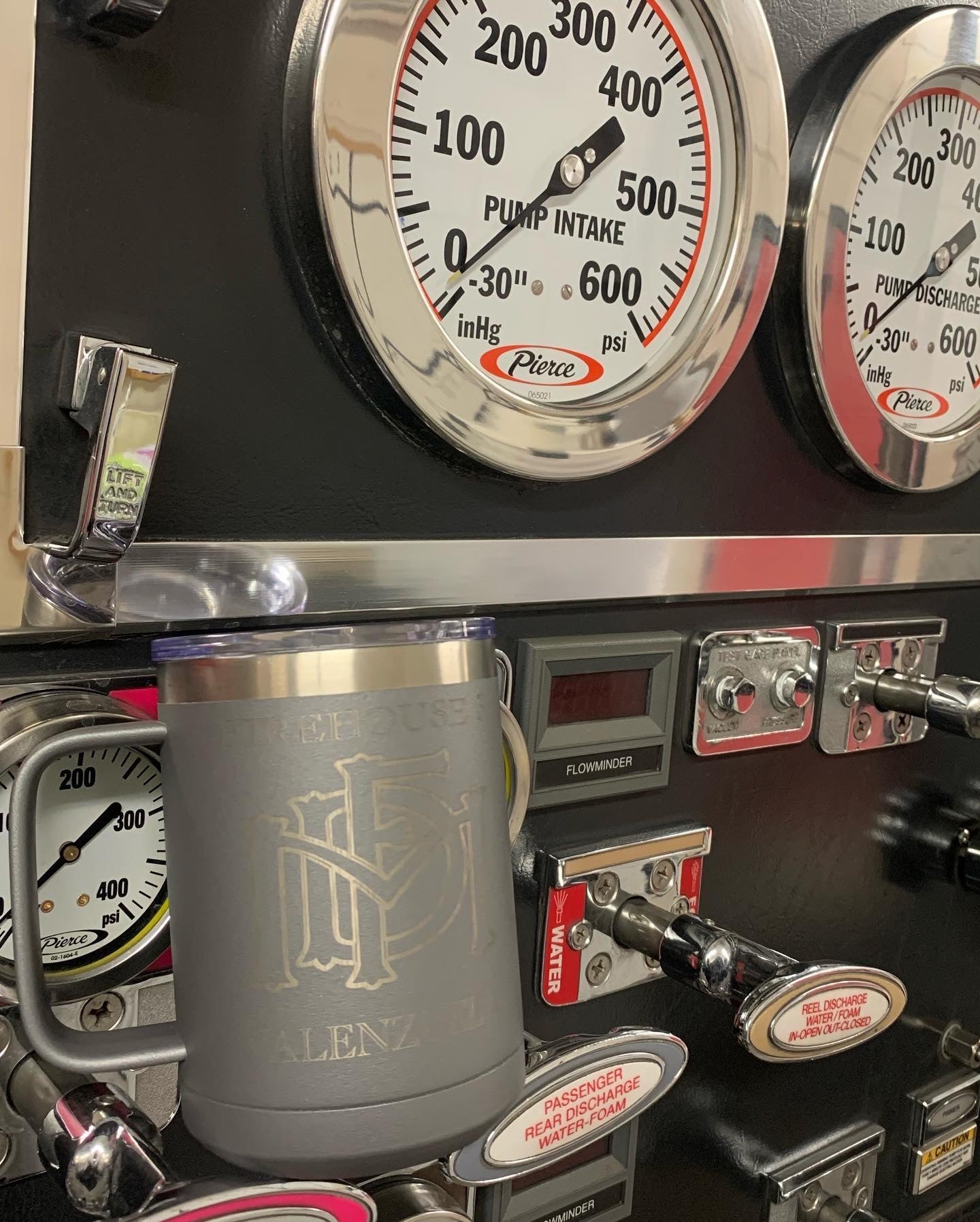 Customizable 15oz Polar Camel Mug w/Lid